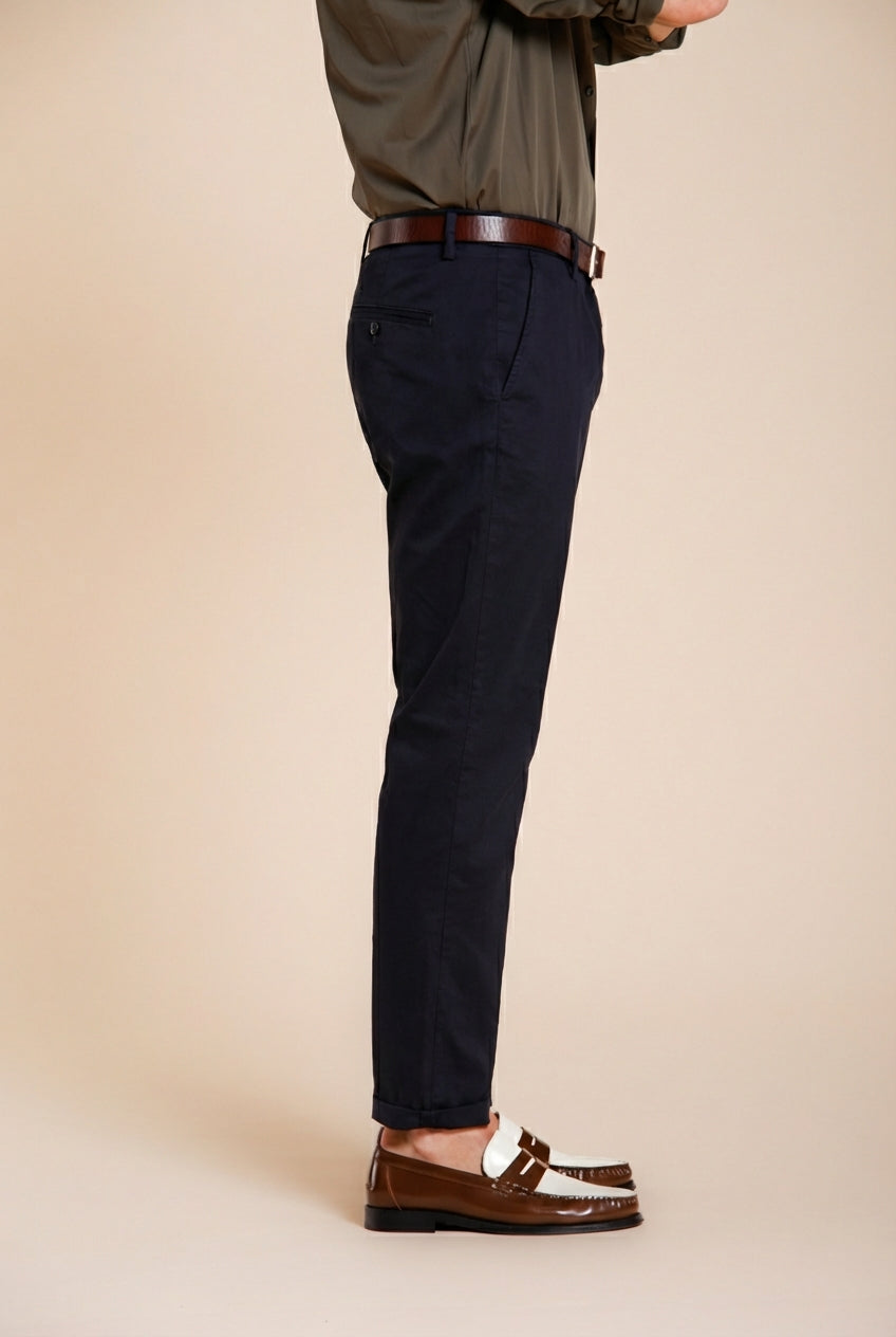 Osaka pantalón chino hombre en tricotina fina de algodón y lyocell carrot fit
