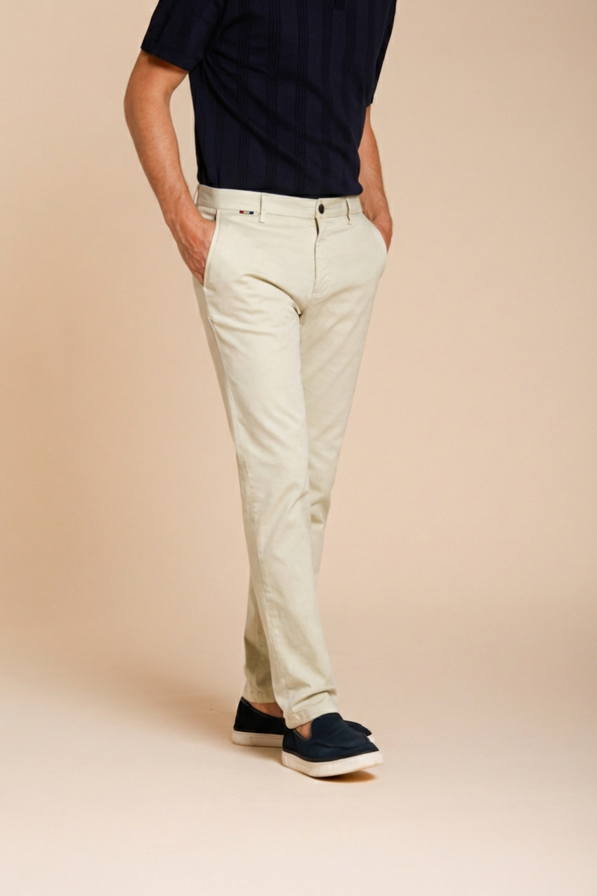Osaka pantalón chino hombre en tricotina fina de algodón y lyocell carrot fit