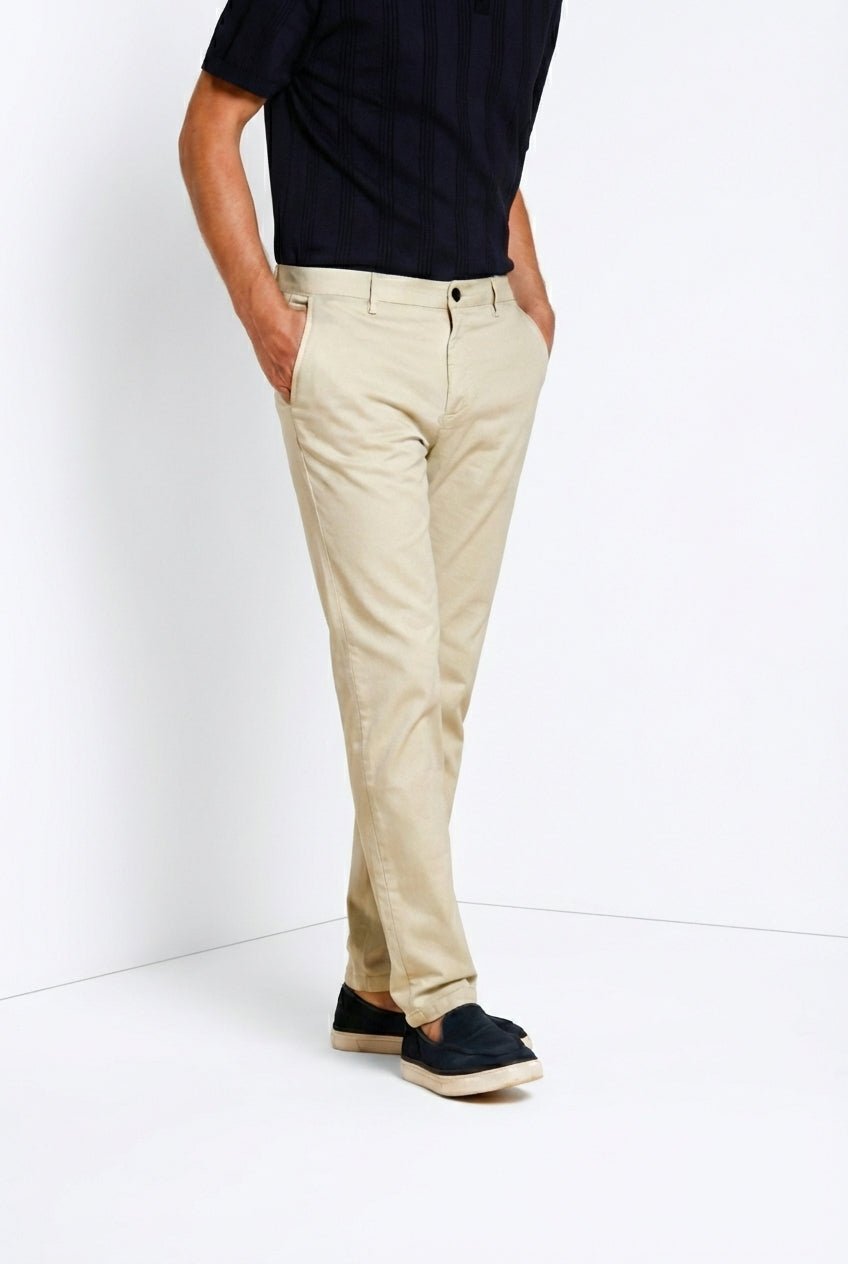 Osaka pantalón chino hombre en tricotina fina de algodón y lyocell carrot fit