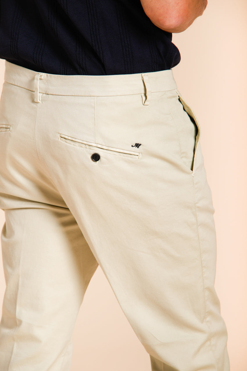 Osaka pantalón chino hombre en tricotina fina de algodón y lyocell carrot fit