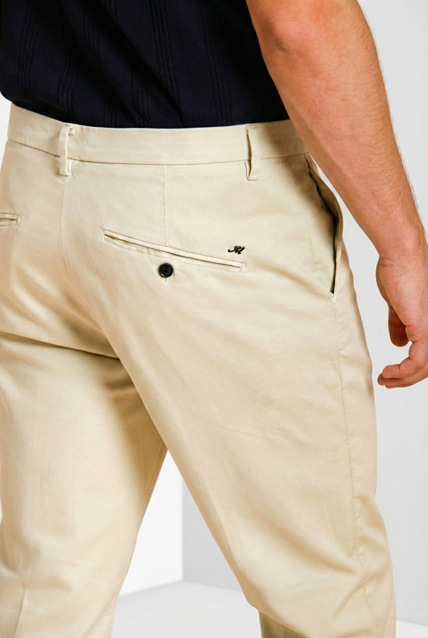 Osaka pantalón chino hombre en tricotina fina de algodón y lyocell carrot fit