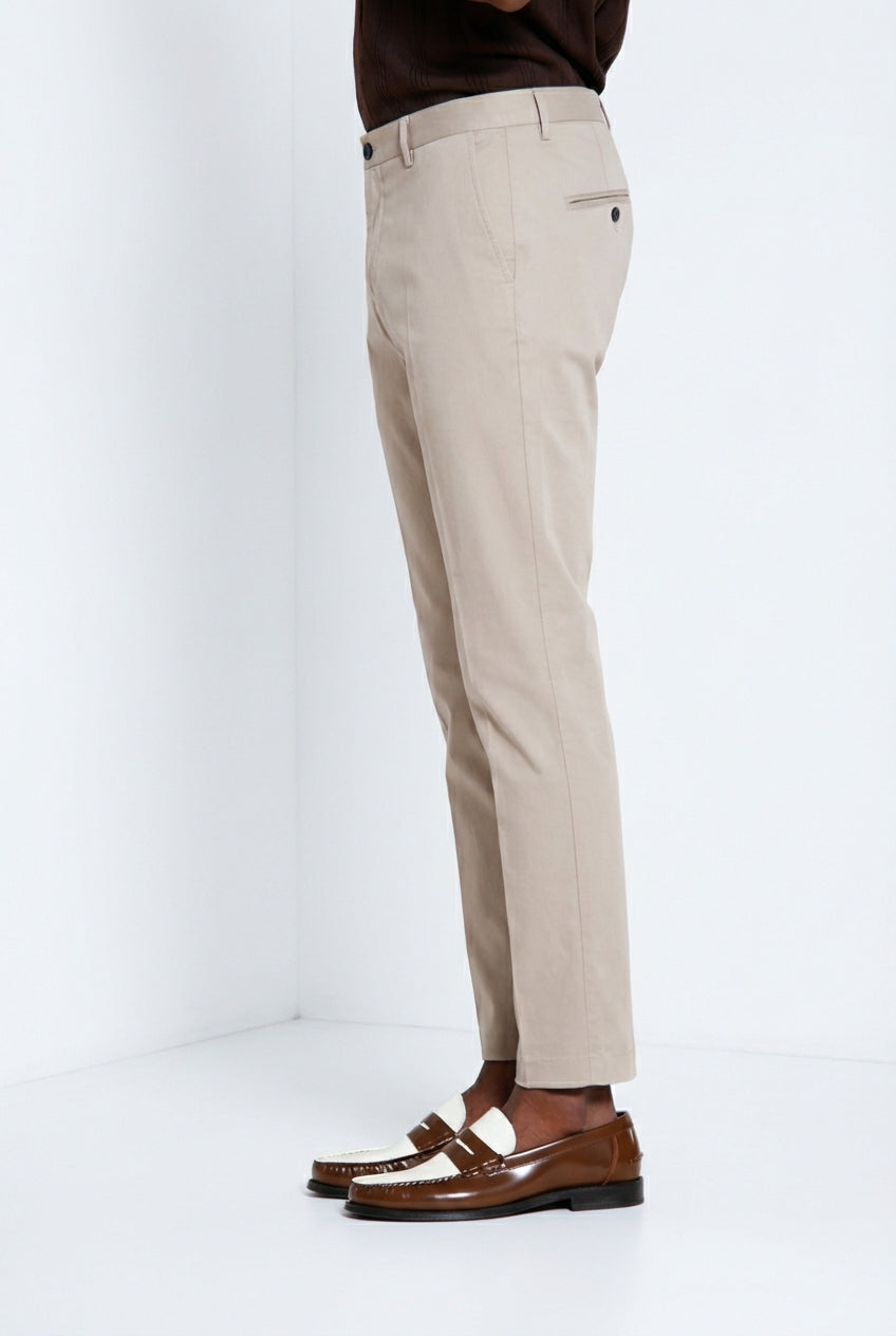 Osaka 1 Pinces pantalón chino hombre en raso de algodón y seda carrot fit ①