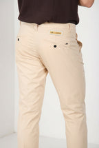 Osaka 1 Pinces pantalon chino homme en satin de coton et soie carrot fit ①