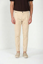 Osaka 1 Pinces pantalon chino homme en satin de coton et soie carrot fit ①