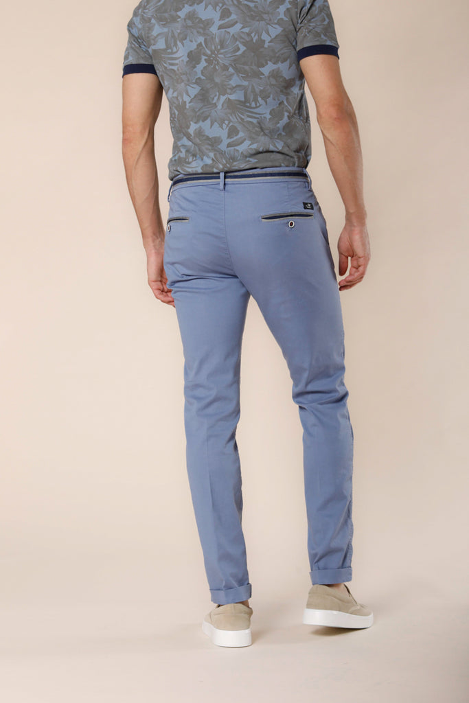 Immagine 3 di pantalone chino uomo in cotone e tencel azzurro con nastri slim fit modello Torino Summer di Mason's
