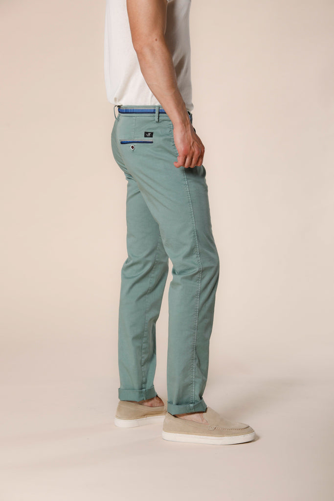 Immagine 4 di pantalone chino uomo in cotone e tencel color verde menta con nastri slim fit modello Torino Summer di Mason's