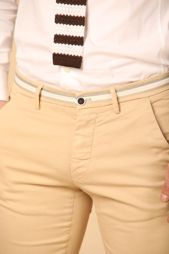 immagine 4 di pantalone chino uomo modello Torino Summer color kaki scuro fit slim di Mason's