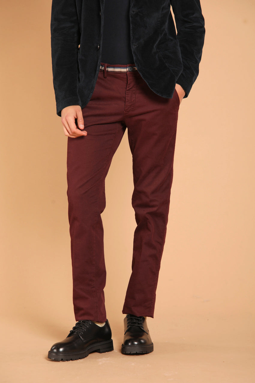 immagine 2 di pantalone chino uomo, modello Torino Winter, di colore bordeaux, fit slim di Mason's