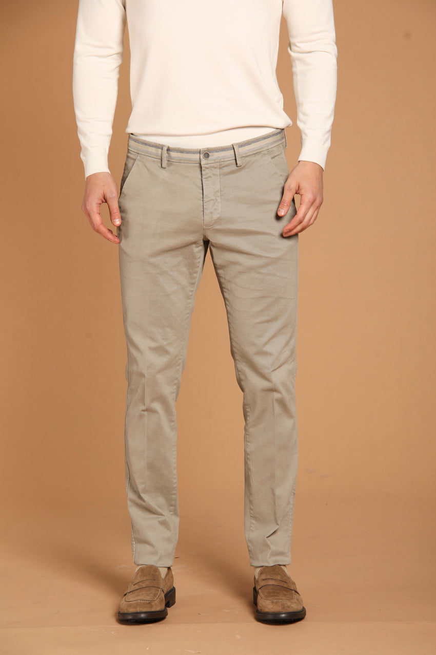 immagine 2 di pantalone chino uomo modello Torino Winter, di colore salvia, slim fit di Mason's