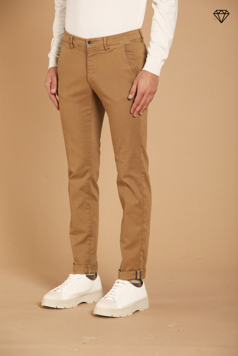 Torino pantalón chino hombre en gabardina ajuste slim ①