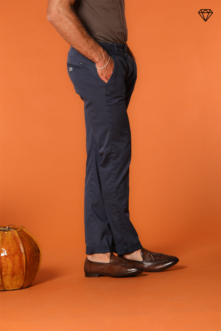 Torino pantalone chino uomo in tricotina fine cotone e lyocell slim fit  ①