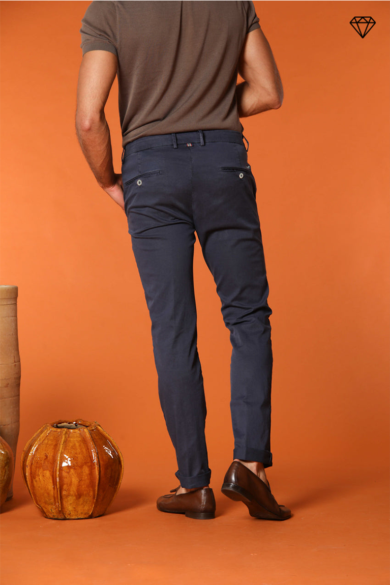 Torino pantalone chino uomo in tricotina fine cotone e lyocell slim fit  ①