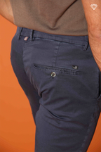 Torino pantalone chino uomo in tricotina fine cotone e lyocell slim fit  ①