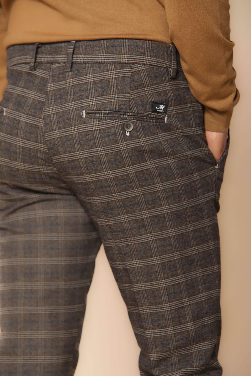 Torino pantalón chino de hombre en algodón stretch con estampado de cuadros galeses corte slim fit