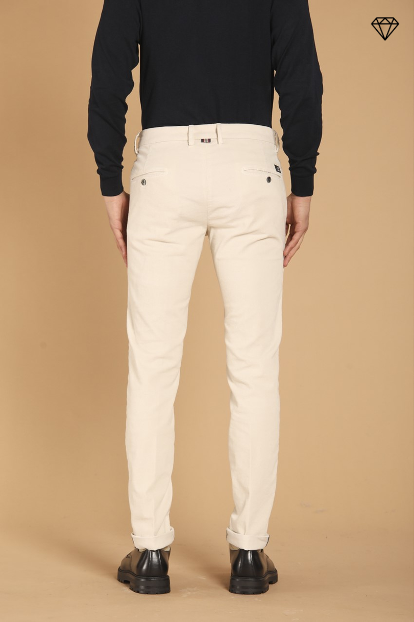 Torino pantalón chino hombre en pana 1500 rayas ajuste slim