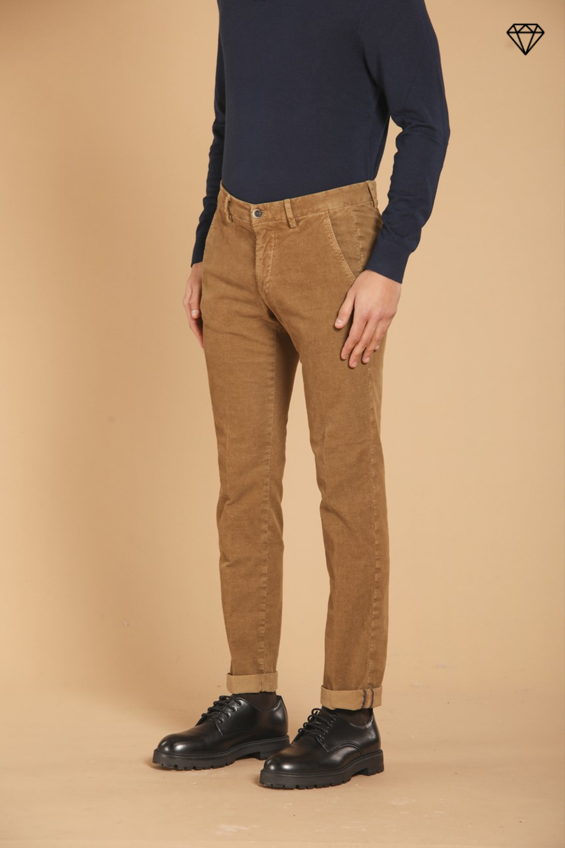 Torino pantalón chino hombre en pana 1500 rayas ajuste slim