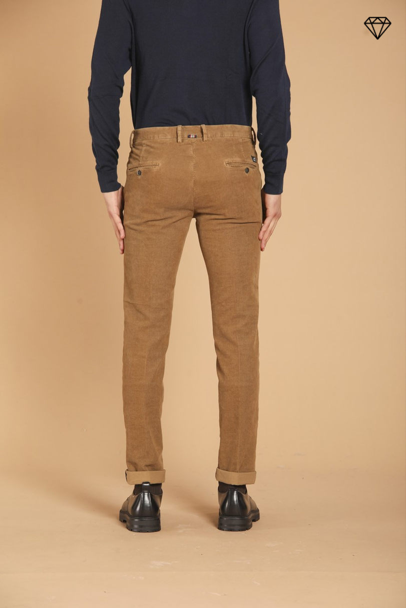 Torino pantalon chino homme en velours 1500 rayé coupe slim  ①.