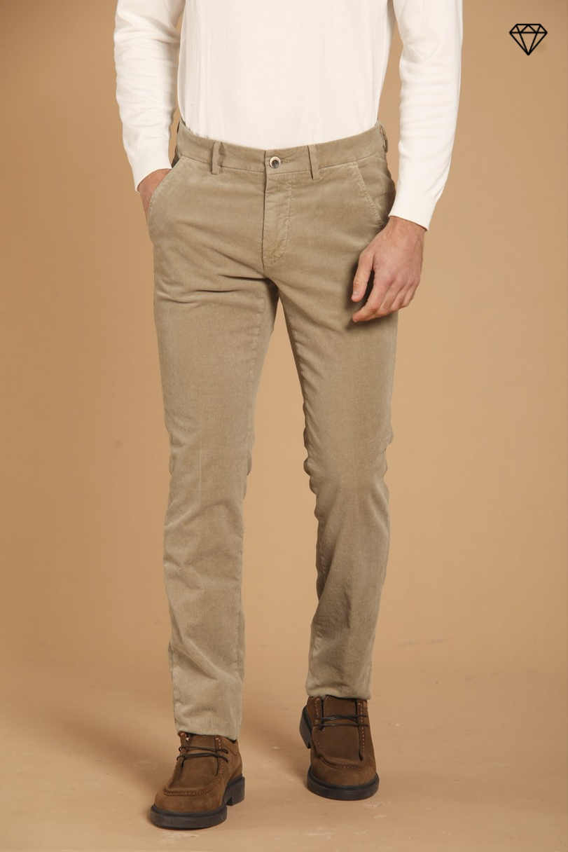 Torino pantalon chino homme en velours 1500 rayé coupe slim  ①.