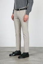 Torino Chinohose für Herren aus 1000-Rippen-Feincord, Slim Fit ①