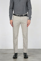 Torino Chinohose für Herren aus 1000-Rippen-Feincord, Slim Fit ①