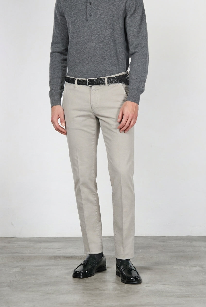 Torino Chinohose für Herren aus 1000-Rippen-Feincord, Slim Fit ①