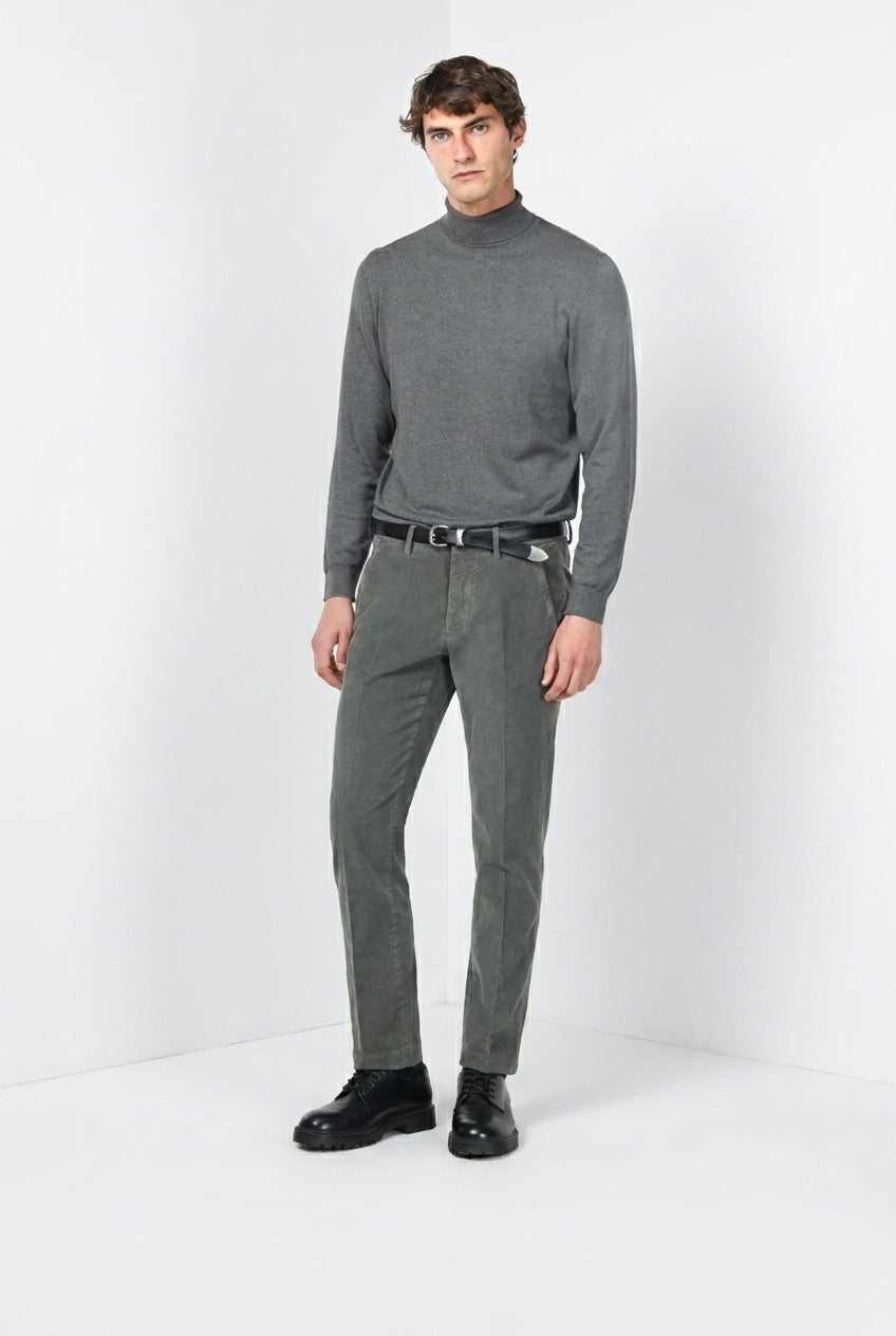 Torino Chinohose für Herren aus 1000-Rippen-Feincord, Slim Fit ①