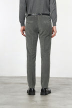 Torino Chinohose für Herren aus 1000-Rippen-Feincord, Slim Fit ①