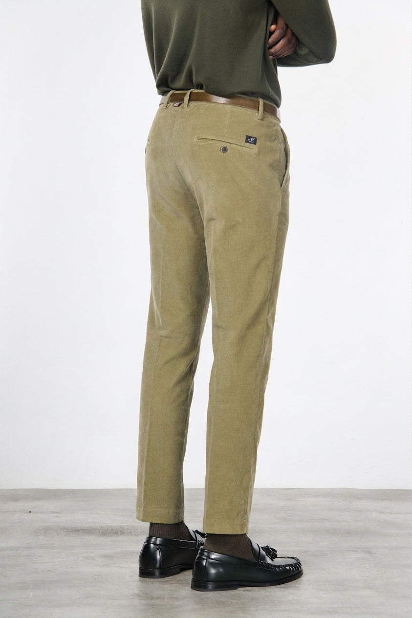 Torino Herren-Chinohose aus 1000-Rippen-Cord, Slim Fit ①