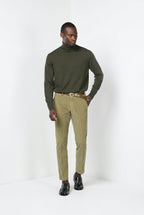 Torino Herren-Chinohose aus 1000-Rippen-Cord, Slim Fit ①