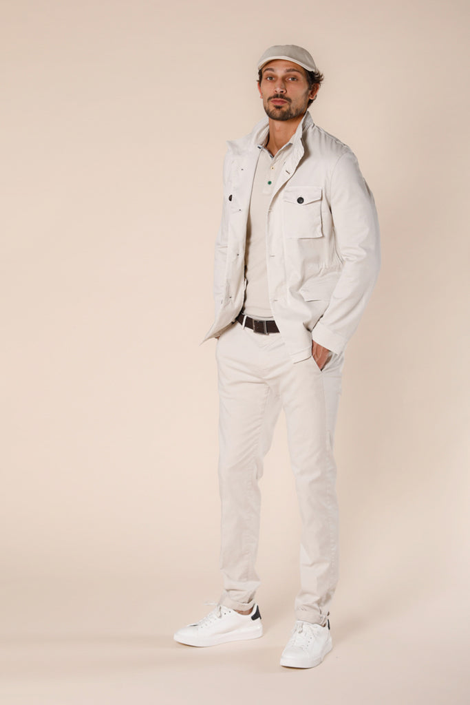 Immagine 2 di pantaloni chino uomo in twill di cotone e tencel color stucco modello Torino Summer Color di Mason's