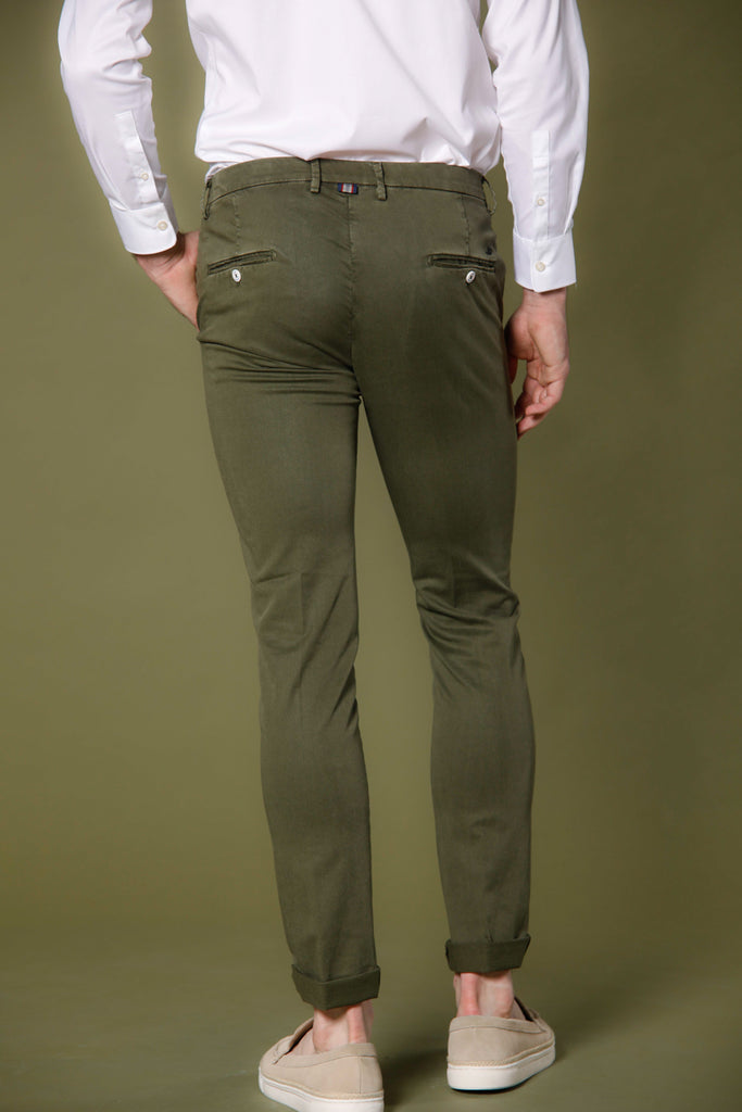 Immagine 4 di pantalone chino uomo in twill di cotone e tencel verde modello Torino Summer Color di Mason's