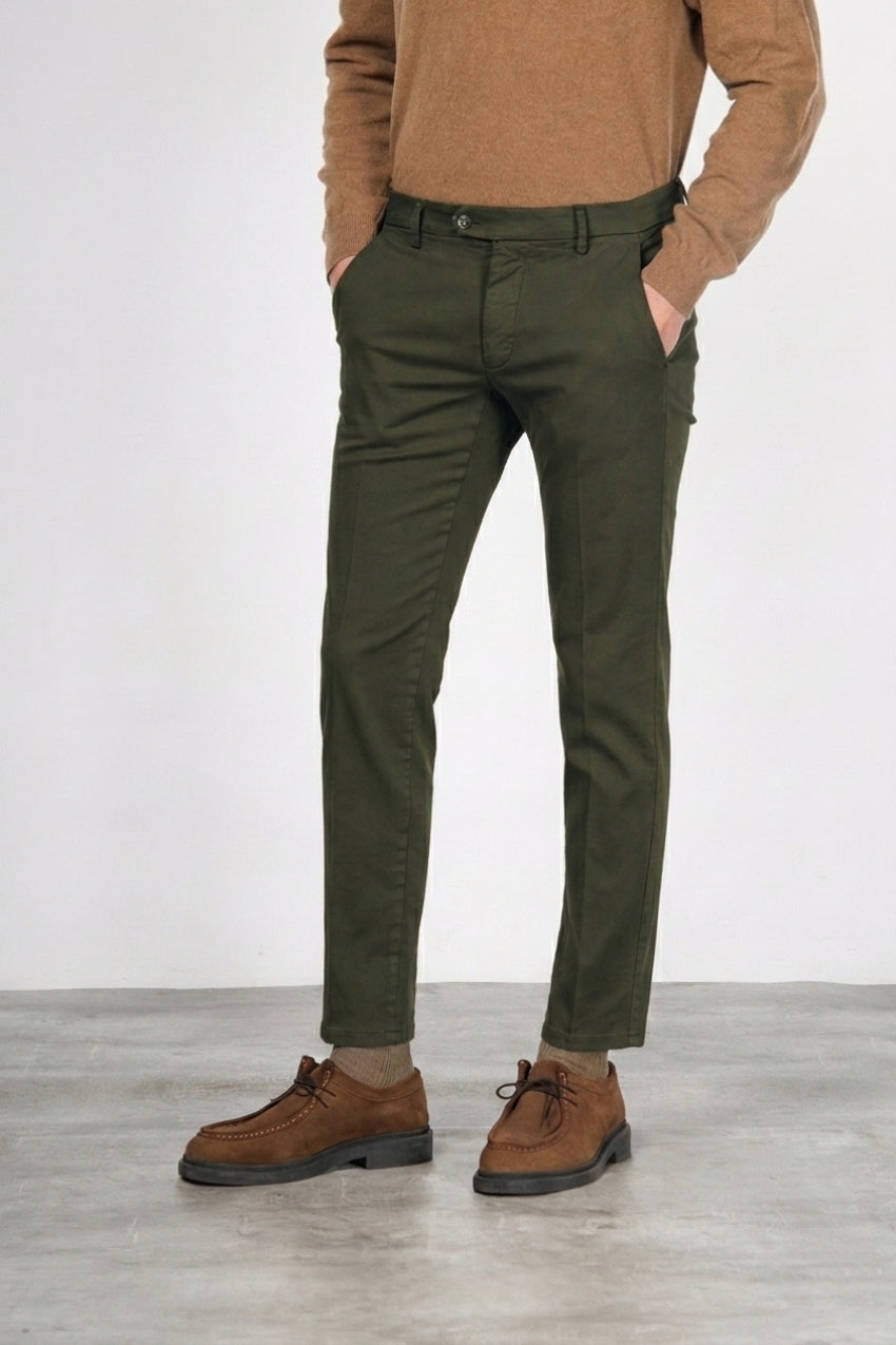 Torino Flex Chinohose für Herren aus Satin mit slim fit ①