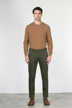 Torino Flex Chinohose für Herren aus Satin mit slim fit ①