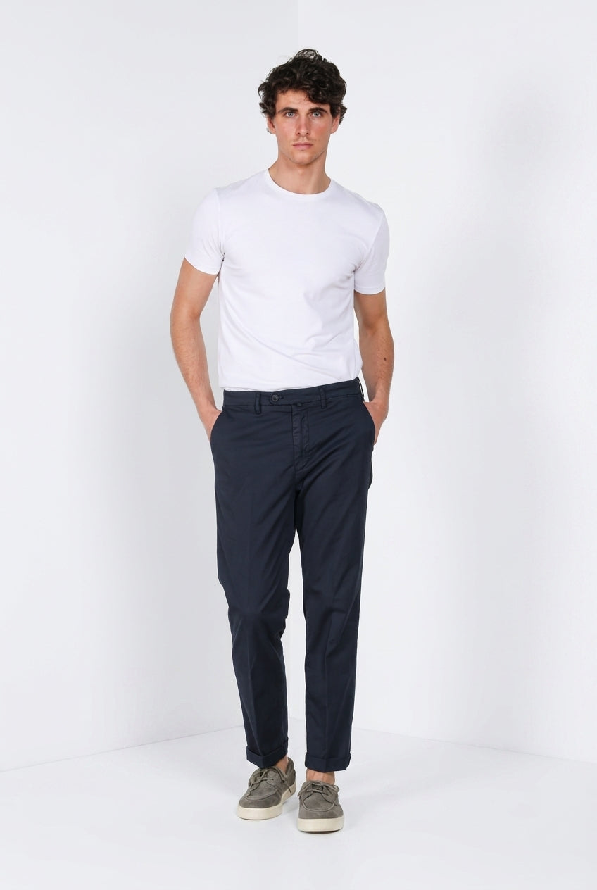 Boston pantalón chino hombre en twill ligero stretch relaxed fit