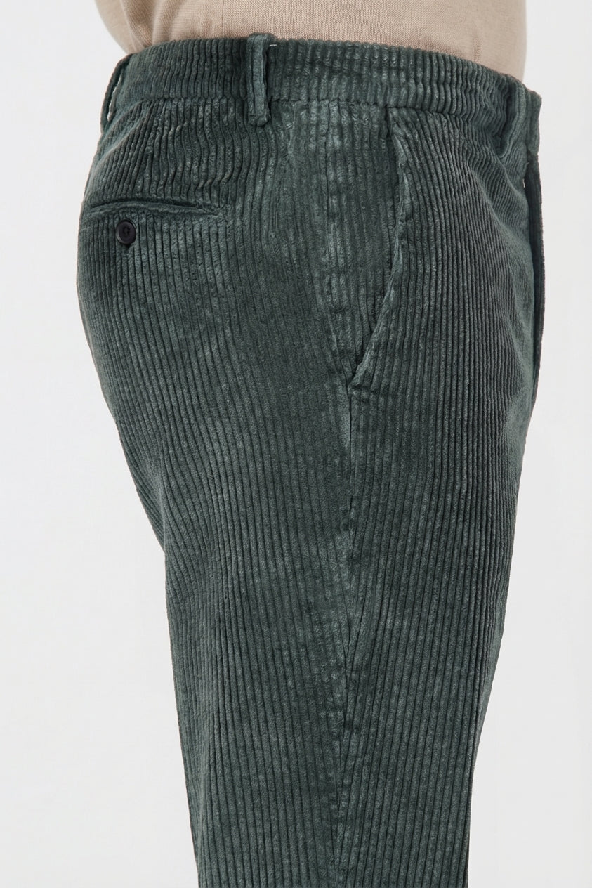 Paris pantalone chino uomo in velluto a costa larga carrot fit