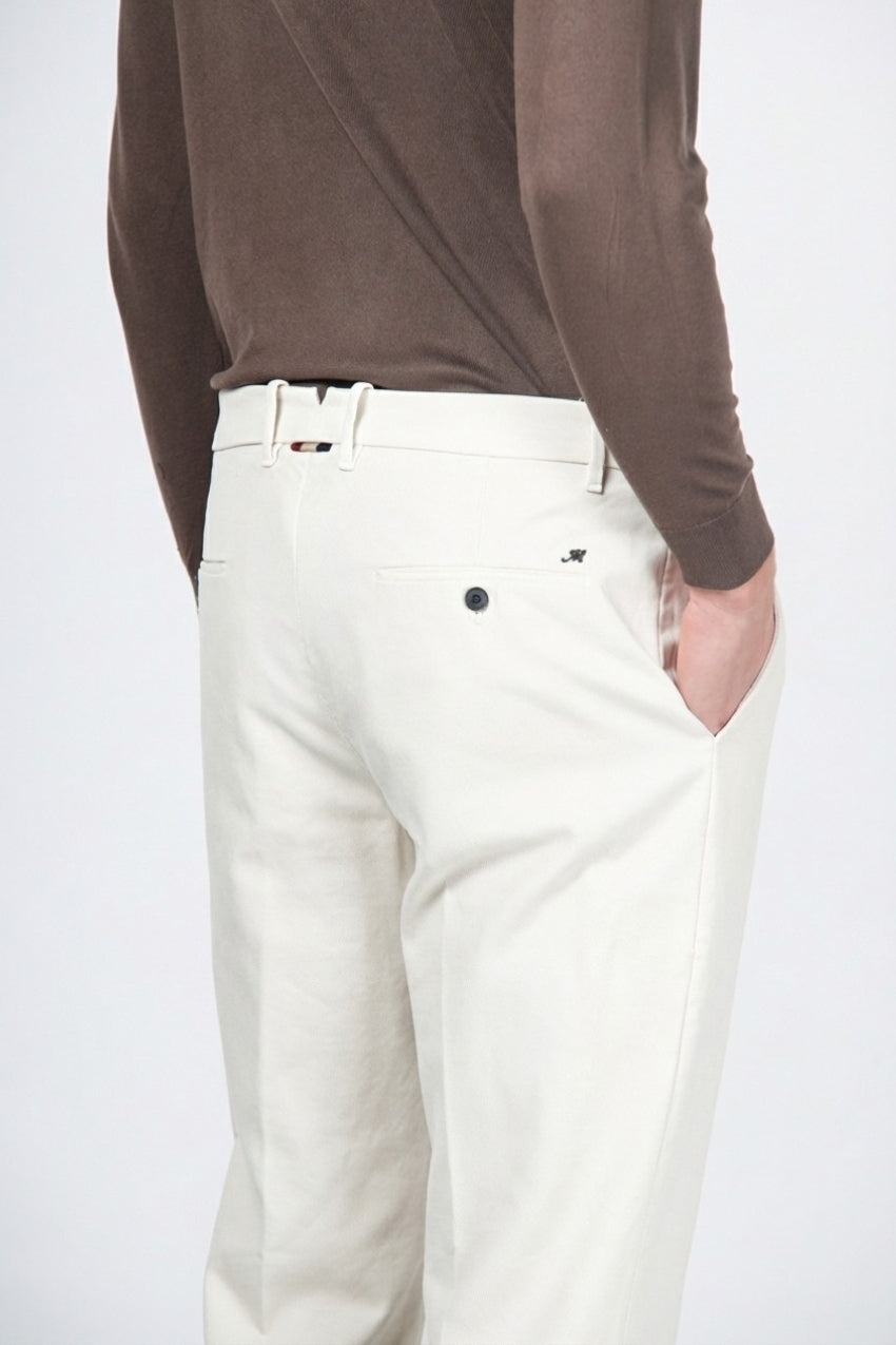 Paris men’s chino pants in stretch tricotine with carrot fit
