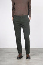 Paris pantalone chino uomo in tricotina stretch carrot fit