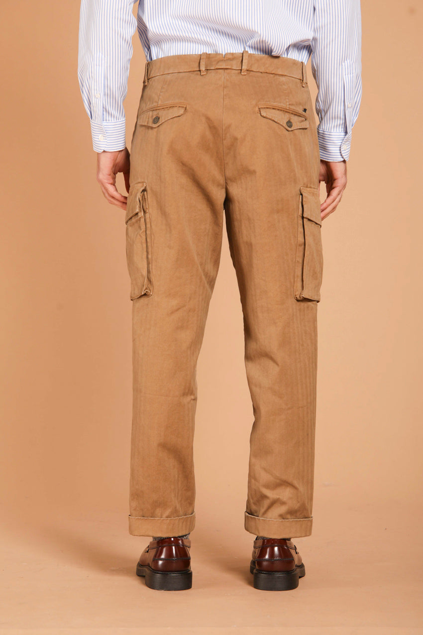 immagine 5 di pantalone cargo uomo, modello Cargo 22, di colore biscotto, fit relaxed di mason's