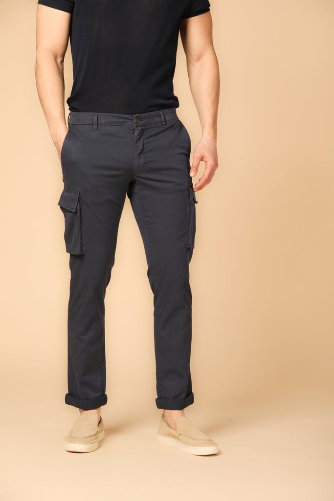 immagine 1 di pantalone cargo uomo modello Chile City in blu navy regular fit di Mason's