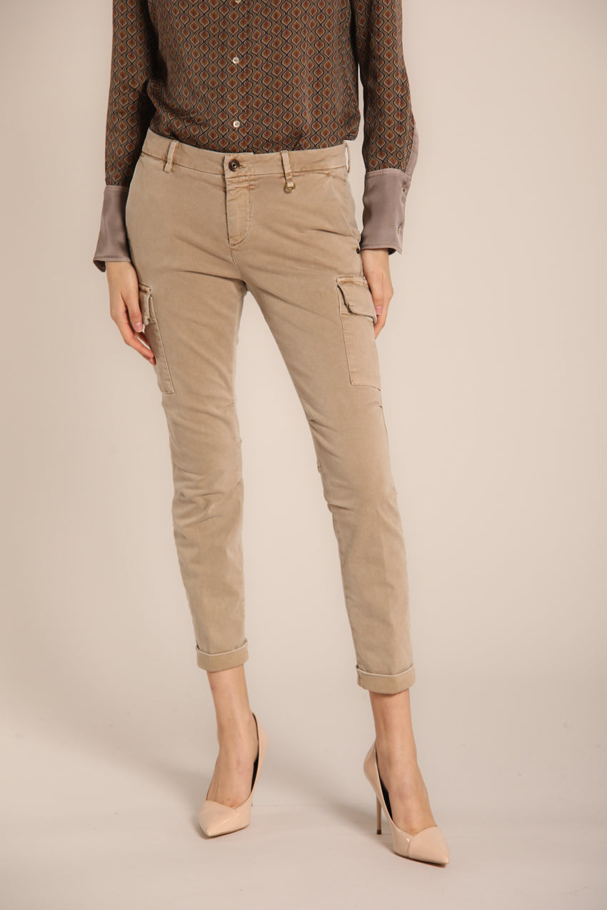 immagine 1 di pantalone cargo donna modello Chile City, di colore biscotto, in raso, fit curvy di mason's