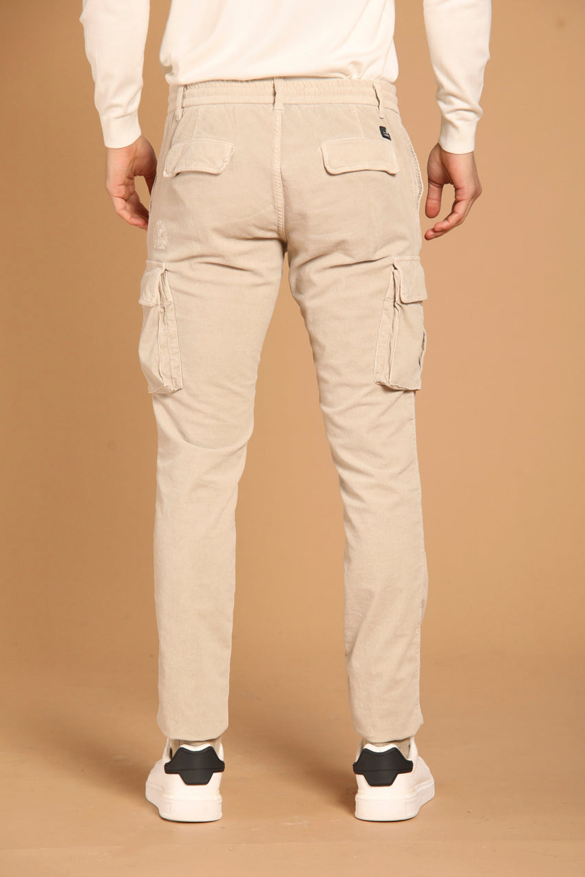 immagine 5 di pantalone cargo uomo, modello Chile Jogger di colore ghiaccio, extra slim fit di mason's