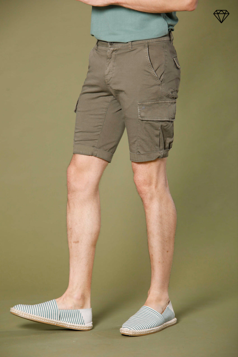 Immagine 1 di Chile bermuda cargo uomo in raso stretch slim fit colore verde militare di Mason's