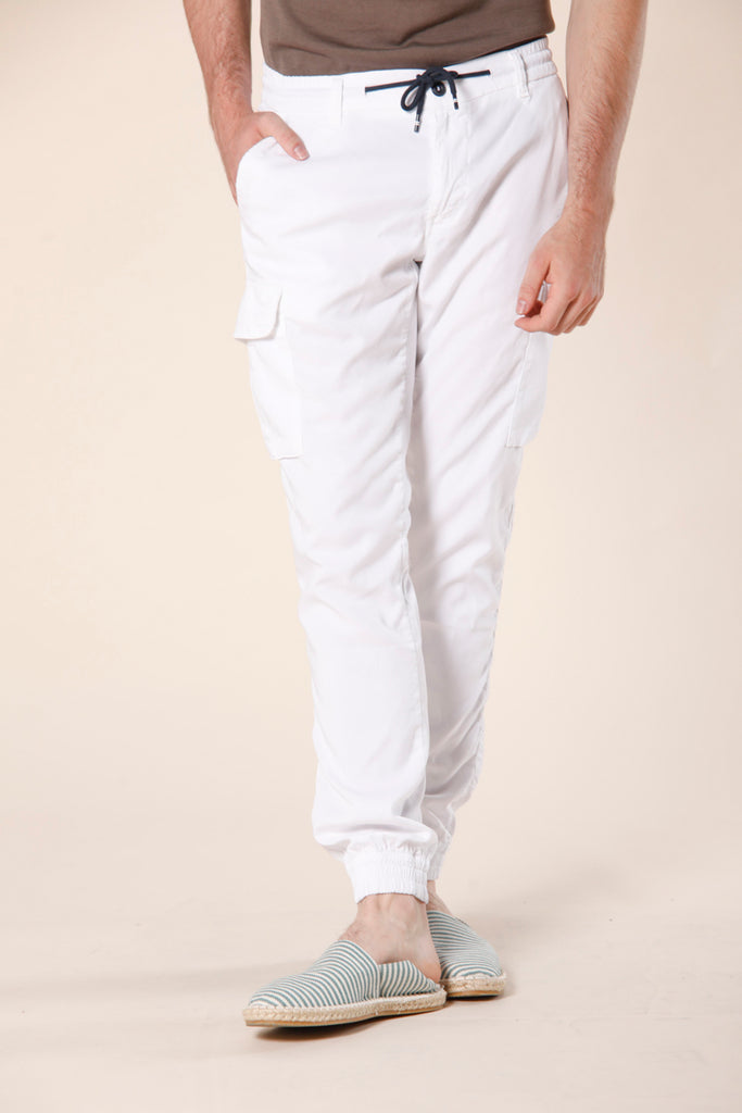 immagine 1 di pantalone cargo uomo in tencel con coulisse modello Chile Elax colore bianco extra slim di Mason's 