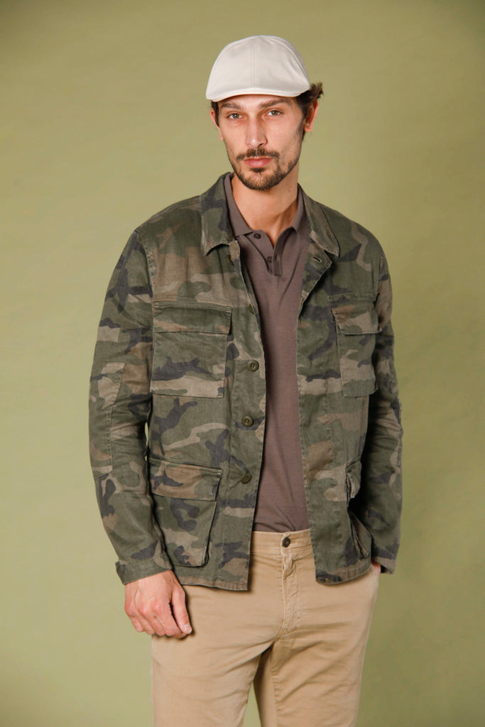 Immagine 1 di giacca camicia uomo modello Flyshirt in lino cotone stampa camouflage colore verde militare di Mason's