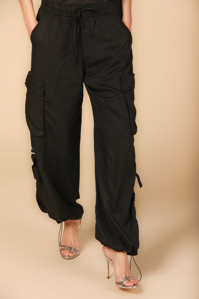 immagine 1 di pantaloni cargo jogger donna modello Francis in nero fit relaxed di Mason's