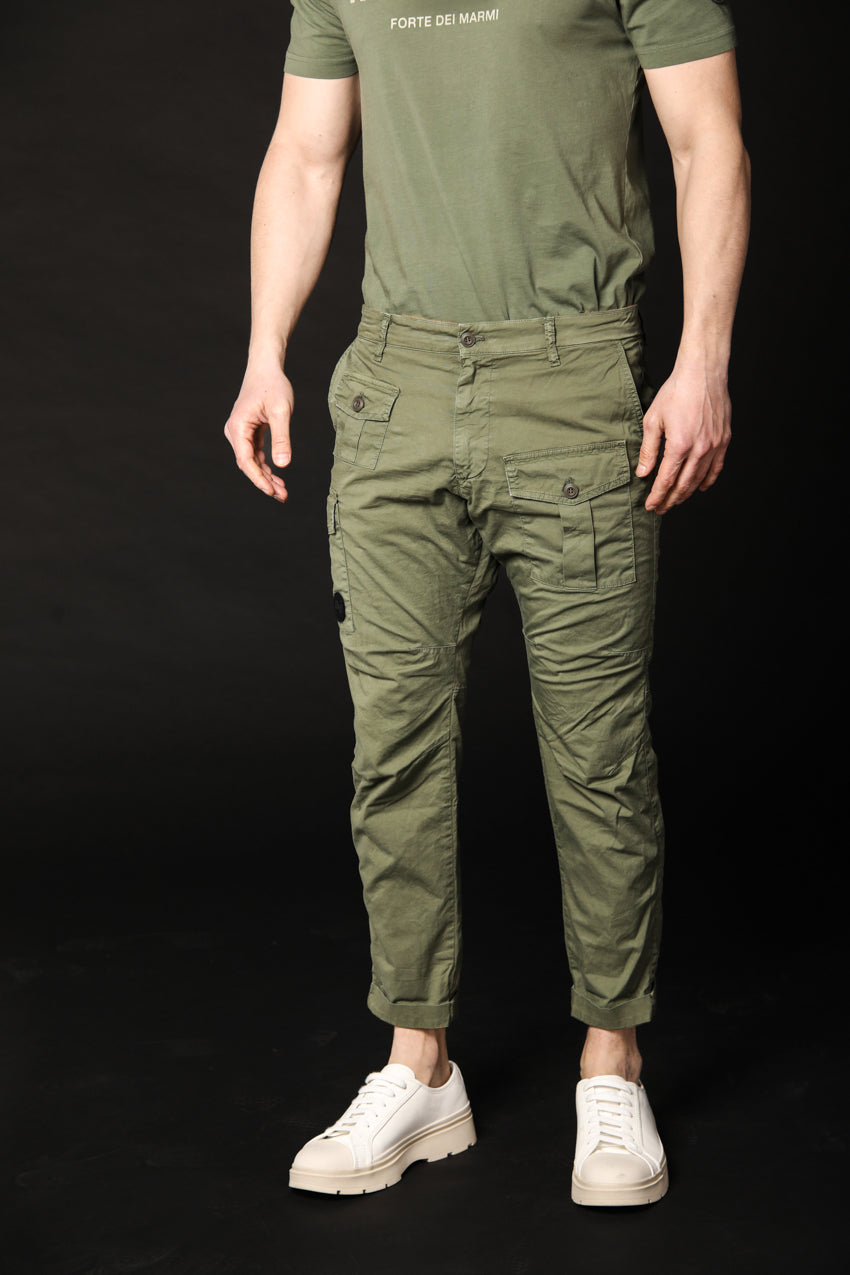 Image 1 de pantalon cargo pour homme modèle George Coolpocket en vert, coupe carotte de Mason's