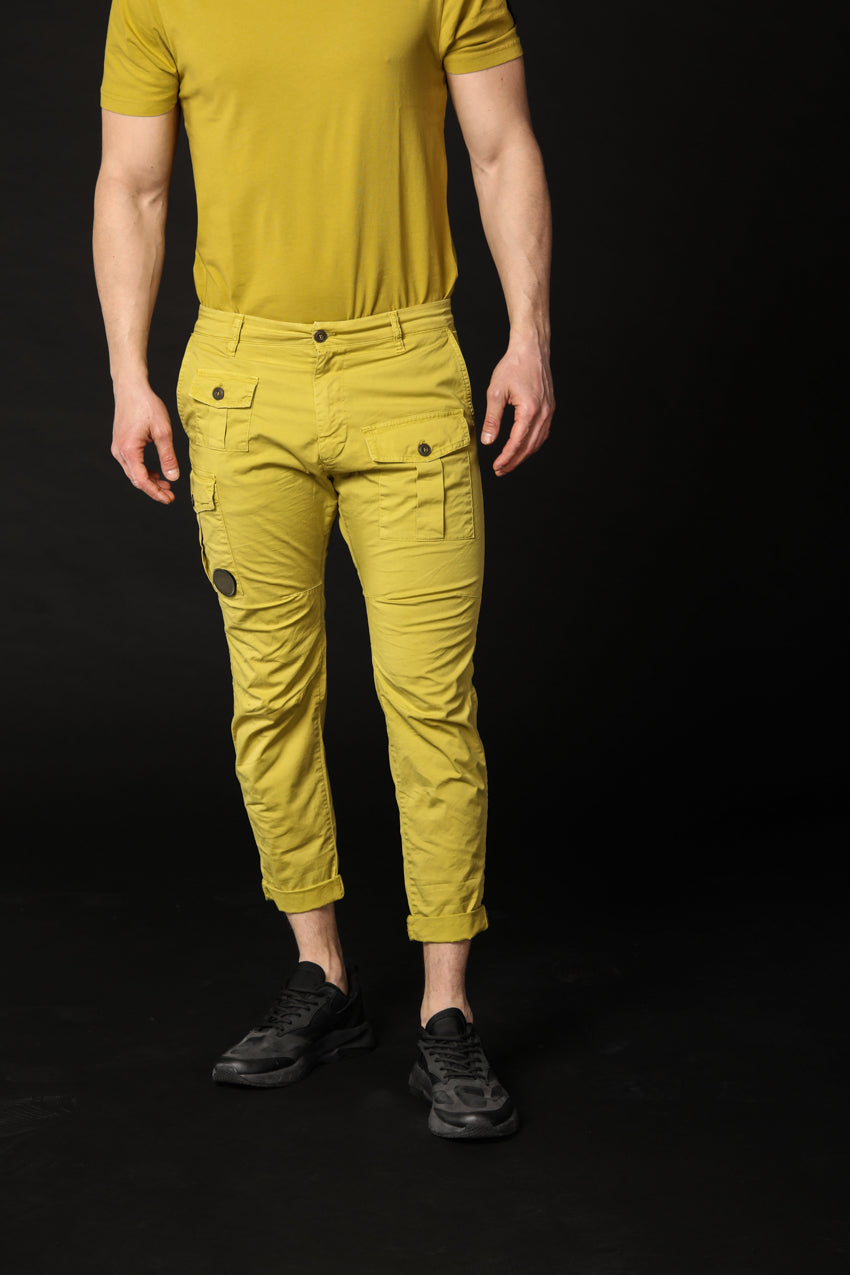 Image 1 de pantalon cargo pour homme modèle George Coolpocket en vert lime, coupe carotte de Mason's