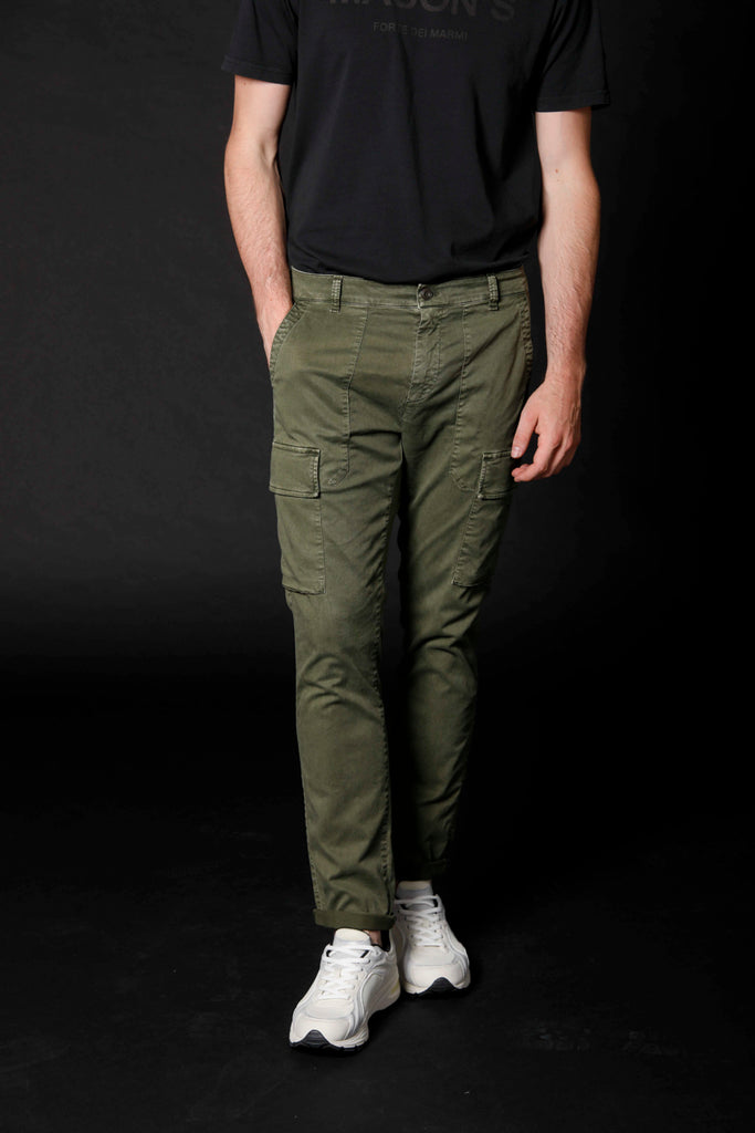 immagine 1 di pantalone cargo uomo in cotone e tencel limited edition modello Havana colore verde carrot fit di Mason's 