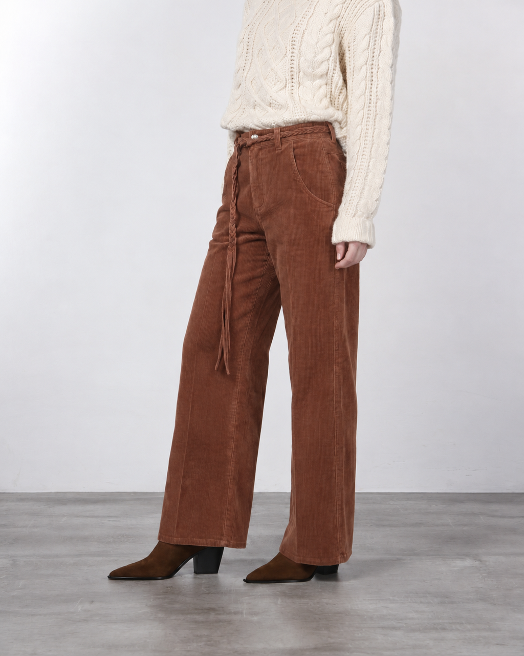 Violette pantalon chino femme en twill balloon fit ①
