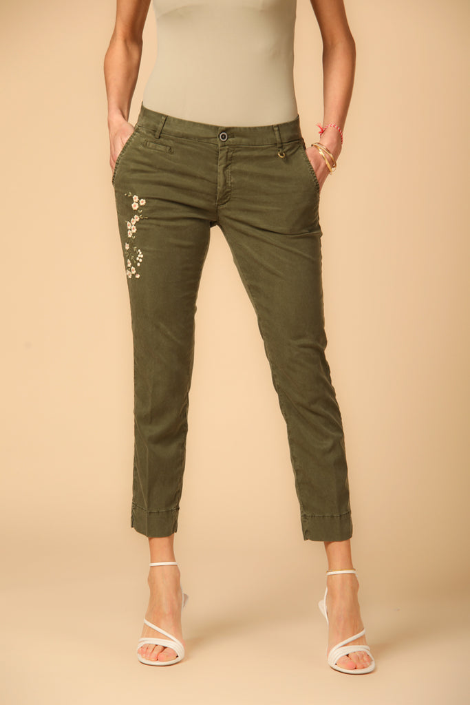 immagine 1 di pantalone chino capri donna modello Jaqueline Curvie colore verde fit curvy di Mason's